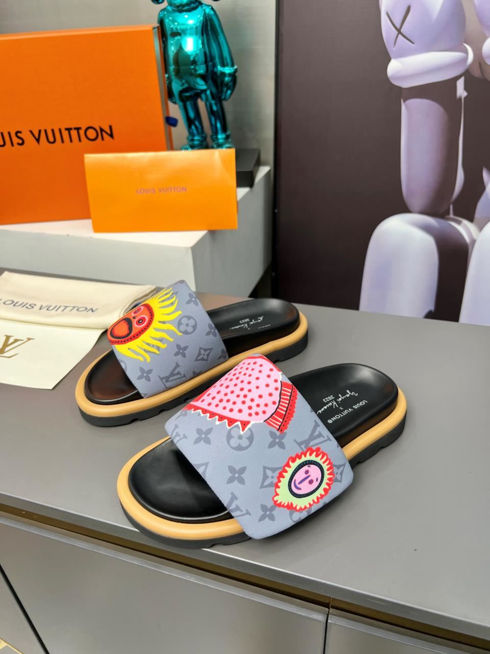 Louis Vuitton Slippers